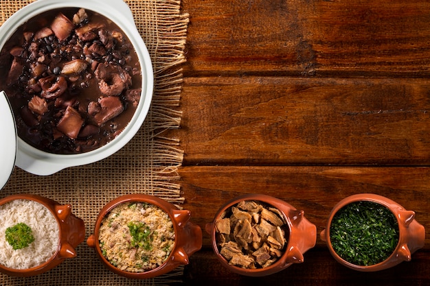 Brasilianisches Feijoada Essen. Draufsicht