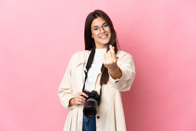 Brasilianisches Mädchen des jungen Fotografen isoliert