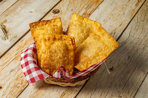 brasilianisches pastelzinho, traditionelles frittiertes essen oder brasilianischer snack