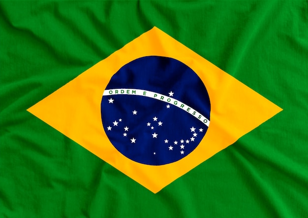 Foto brasilien-flagge auf welligem stoff bestellen und fortschritt tag der brasilianischen flagge