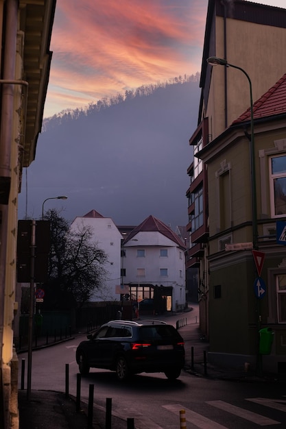 Brasov Rumänien Rasnov Stadtzentrum und Festung auf dem Hügel