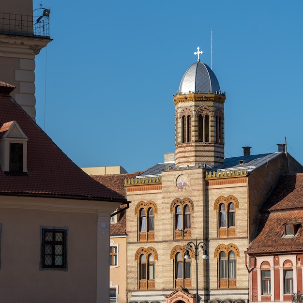 Brasov, Transilvania / Rumania - 20 de septiembre: Vista de la plaza del pueblo en Brasov Transilvania Rumania el 20 de septiembre de 2018