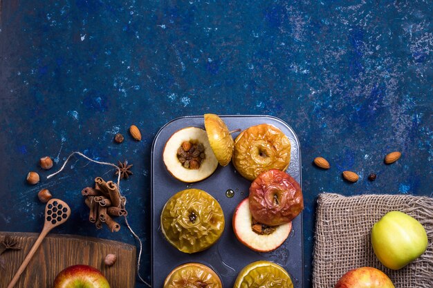 Bratäpfel als gesunder veganer zuckerfreier Nachtisch