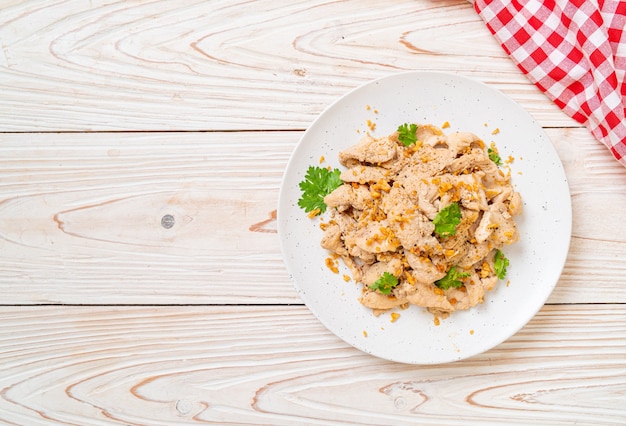 Brathähnchen mit Knoblauch und Pfeffer