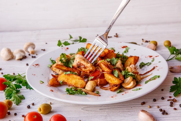 Bratkartoffeln mit Pilzfleischzwiebeln