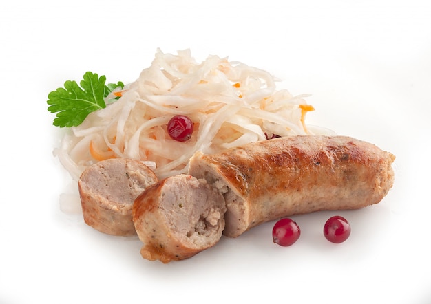 Bratwurst mit Sauerkraut, Cranberry und frischer Petersilie