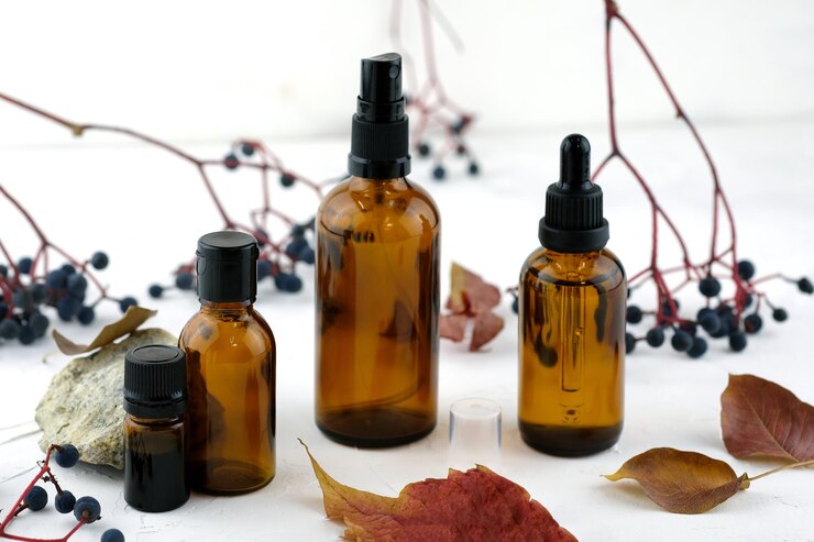 Braune Glasflaschen für Kosmetika gegen Naturartikel.