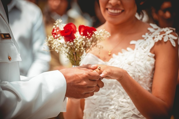 Braut mit Blumenstrauß bei der Hochzeit