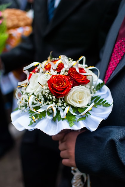 Brautstraußbraut und -bräutigam auf der ukrainischen Hochzeit