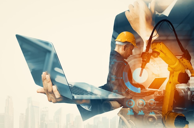 El brazo del robot de la industria mecanizada y la doble exposición del trabajador de la fábrica