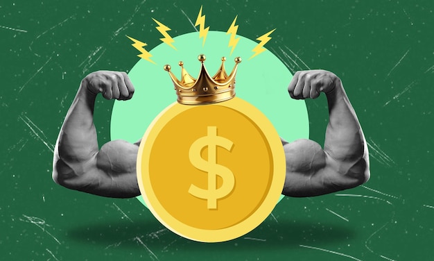 Brazos fuertes levantando una moneda de oro coronada con una corona que simboliza la riqueza y el éxito contra