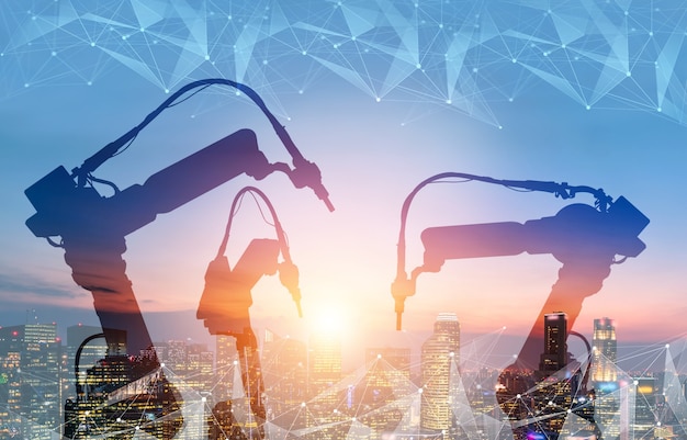 Los brazos robóticos de la industria mecanizada en la fábrica del futuro