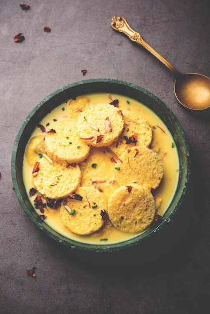 Bread rasmalai é a versão aprimorada do tradicional ras malai usando fatias de pão em vez de paneer