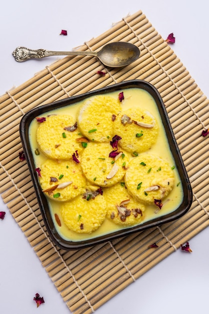 Bread Rasmalai es la versión modificada del Ras malai tradicional que usa rebanadas de pan en lugar de paneer