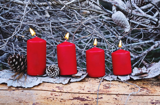 Brennende Kerzen am Weihnachtsabend