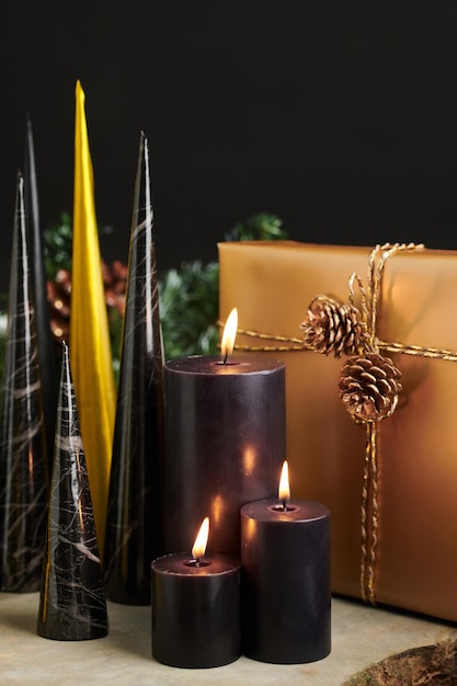 Brennende Kerzen für Weihnachtsfeier