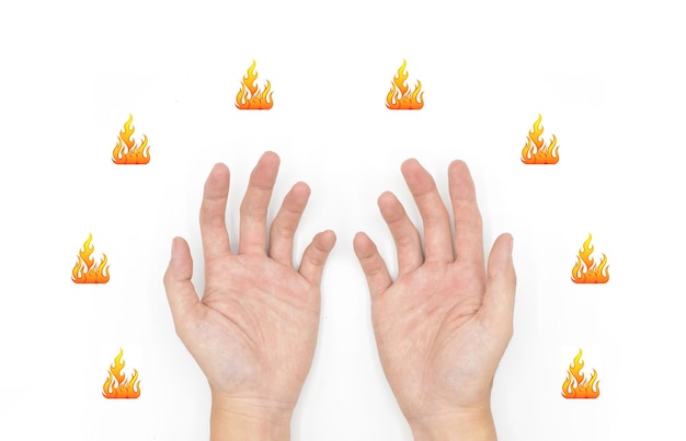 Brennendes Gefühl in den Händen eines asiatischen Mannes mit Diabetes Fingerkribbeln Probleme Handnervenprobleme