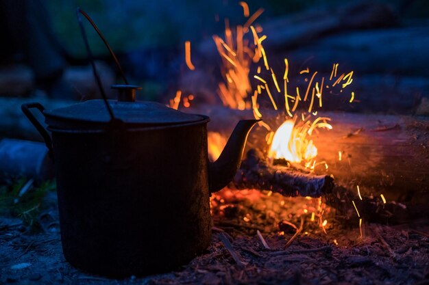 Brennholz in der Nacht