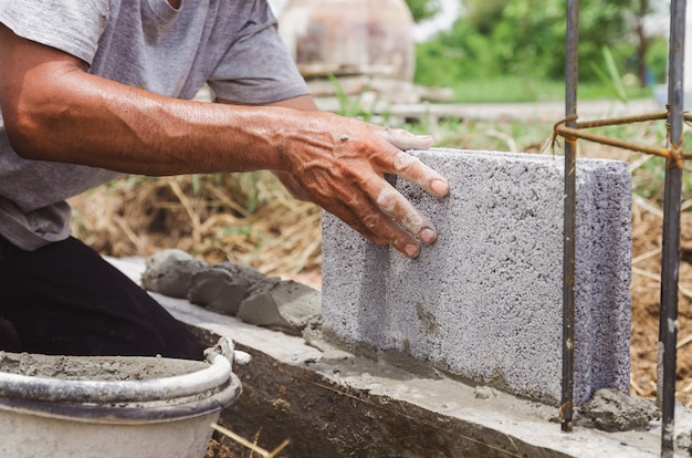 Bricklayer Installation von Ziegeln und Maurerarbeiten im Bauwesen