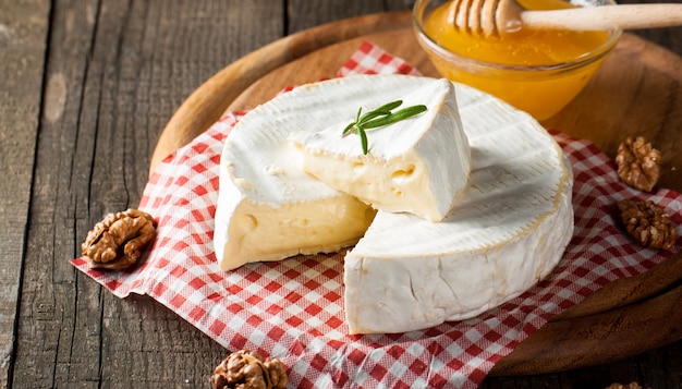 Brie tipo de queso.