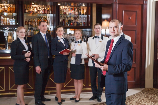 Briefing-Personal in Hotel und Restaurant.