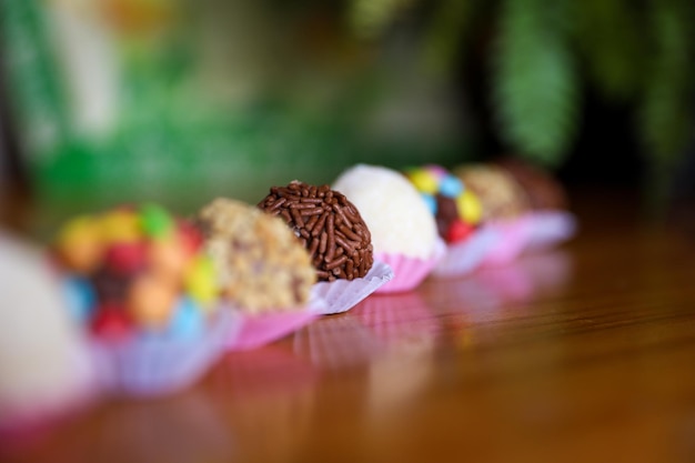 Brigadeiro, chocolate doce tradicional brasileiro para festa infantil