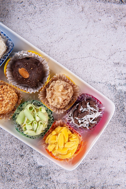 Brigadeiro. Doce típico brasileiro. Muitos tipos de brigadeiros juntos. Vista superior