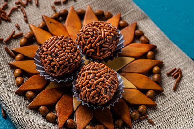 BRIGADEIRO uno de los dulces más típicos de la cocina brasileña a base de chocolate y leche condensada