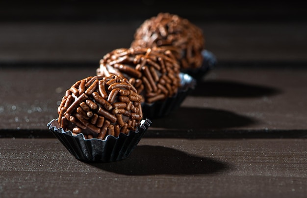 BRIGADEIRO uno de los dulces más típicos de la cocina brasileña a base de chocolate y leche condensada