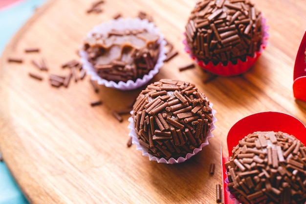 Brigadeiro gourmet brasileño en fotografía de primer plano.