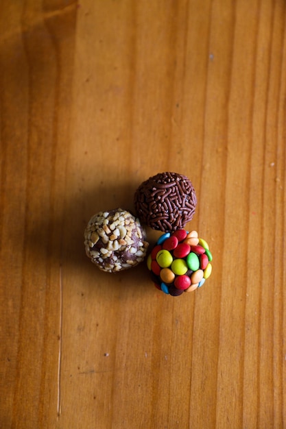 Brigadeiro, traditionelle brasilianische süße Schokoladen-Partyschokolade für Kinder