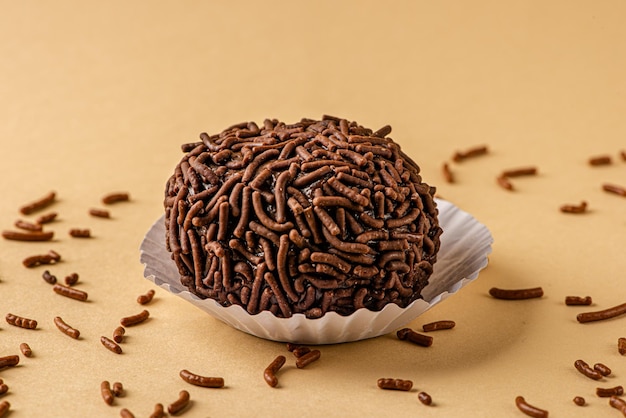 Brigadeiro um dos doces mais típicos da culinária brasileira à base de chocolate e leite condensado