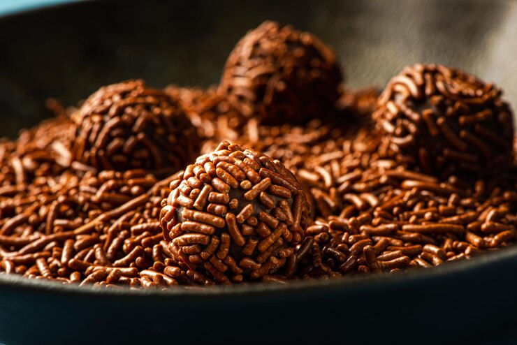 Foto brigadeiro um dos doces mais típicos da culinária brasileira à base de chocolate e leite condensado