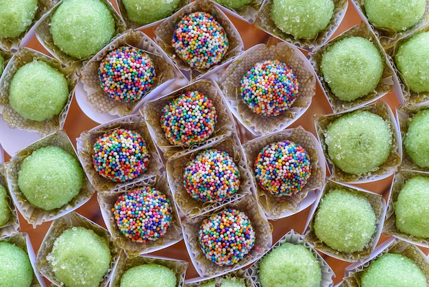 Brigadeiros dulces tradicionales de fiesta de cumpleaños en Brasil