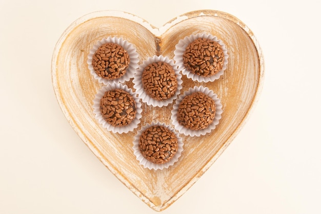 Foto brigadeiros, traditionelle brasilianische süßigkeit