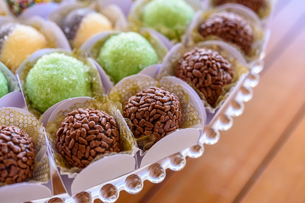 Brigadeiros traditionelle Süßigkeiten für Geburtstagsfeiern in Brasilien