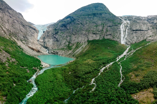 Briksdalsbreen é um braço glaciar de JostedalsbreenBriksdalsbre Noruega