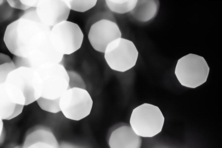 Foto brillo brillante blanco glamoroso sobre fondo abstracto negro superposición de bokeh de fondo de navidad año nuevo y día de san valentín para diseño de marca de vacaciones de lujo
