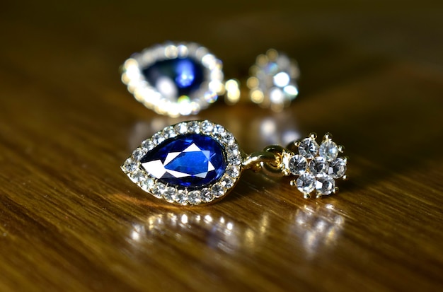 brinco de joia com bluegems