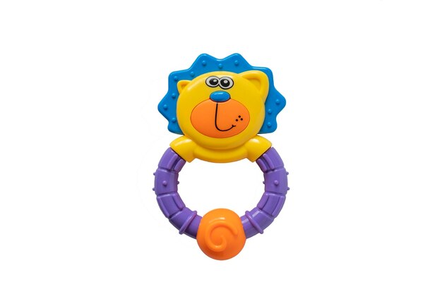 Brinquedo de chocalho de plástico isolado no brinquedo de chocalho de urso branco