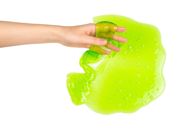 Brinquedo de limo verde na mão da mulher isolado no branco. Vista do topo.