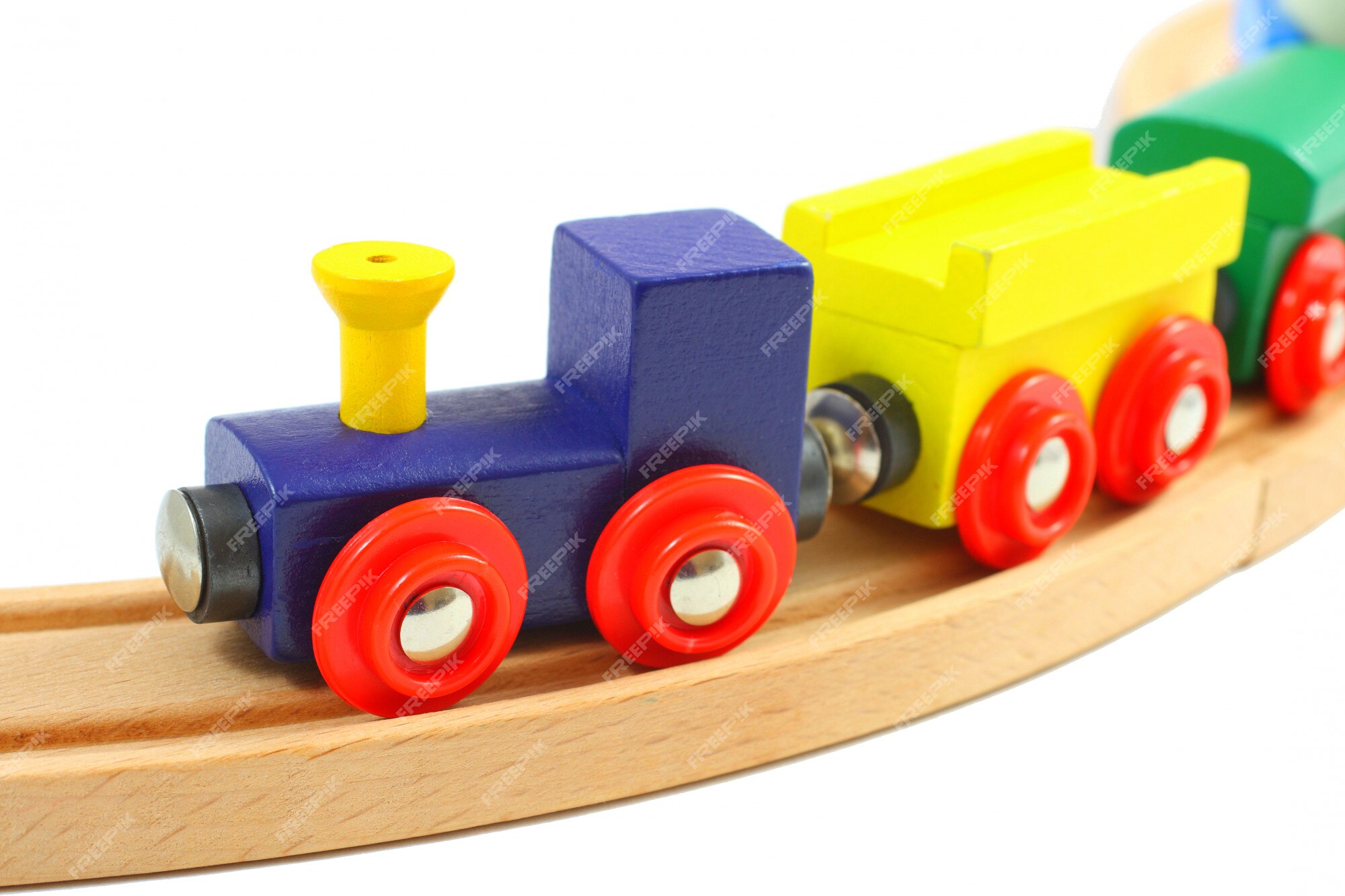 Trem De Madeira Do Brinquedo Nos Trilhos Ilustração Stock - Ilustração de  carros, divertimento: 24641003