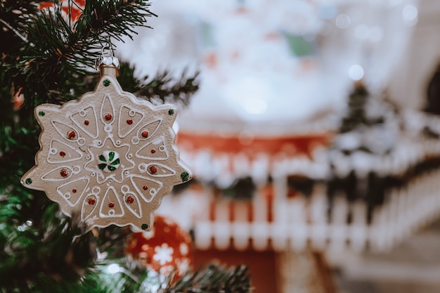 Brinquedo de Natal dourado, floco de neve de Natal pendurado na árvore de Natal