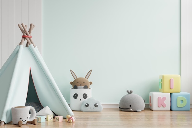 Brinquedo de pelúcia na mesa contra a parede