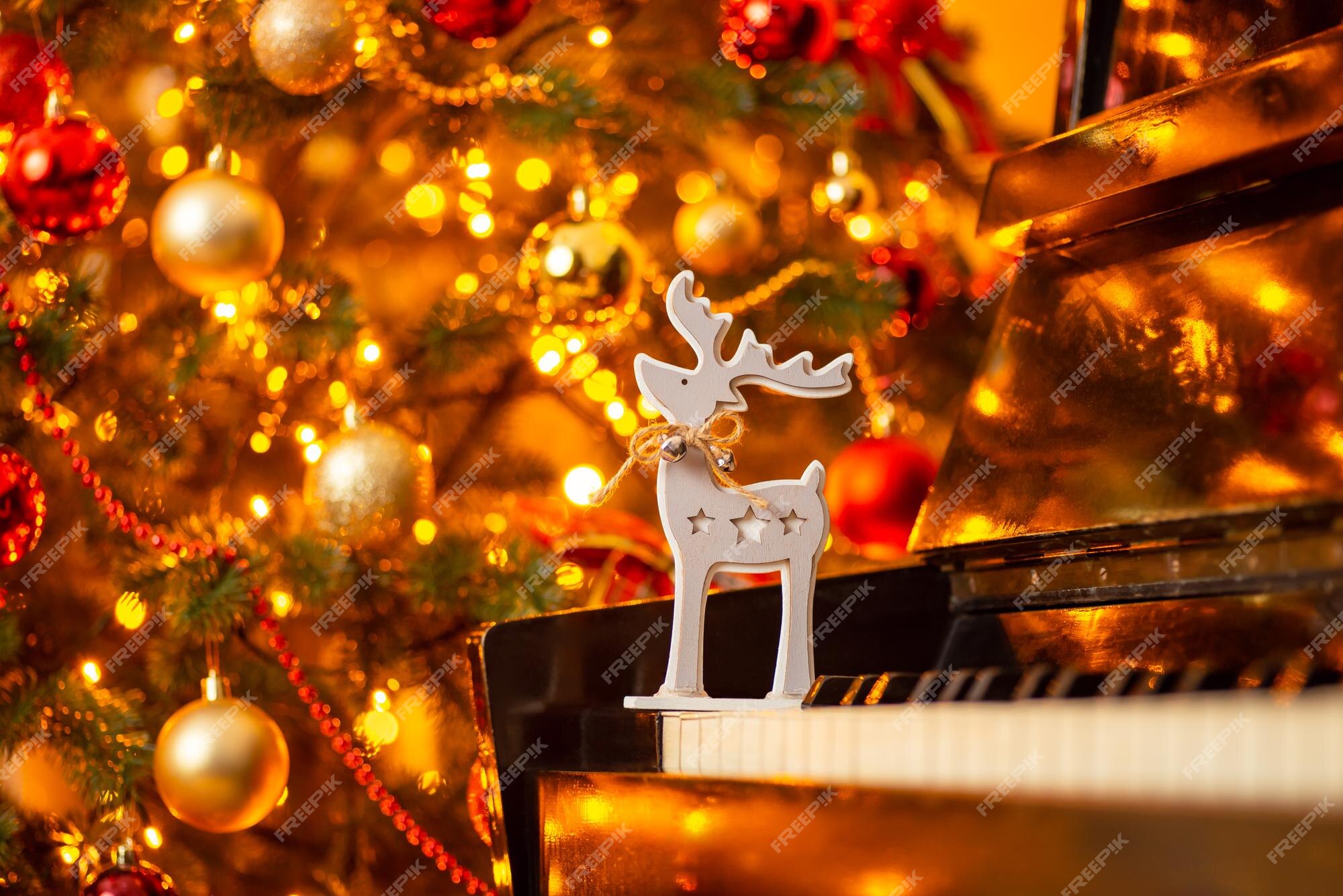 Tocando Músicas de Natal em um Piano de Brinquedo! 🎄 