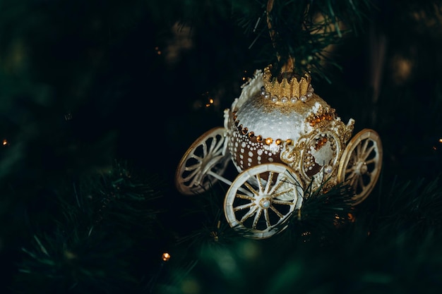 Brinquedos de árvore de natal em forma de carruagem