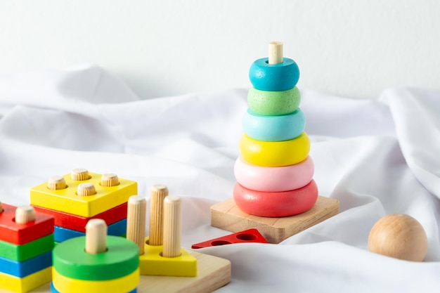 brinquedos de crianças em fundo branco