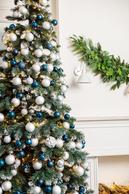 Brinquedos de natal fechados na árvore de natal decoração da árvore de natal de ano novo