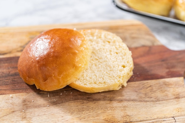 Briochebrötchen backen