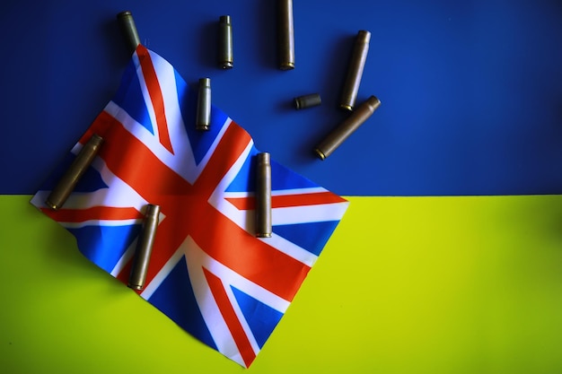 Britische und ukrainische Flaggen Hilfe Großbritanniens für die Ukraine im militärischen Konflikt Westliche Unterstützung für die Kiewer Behörden